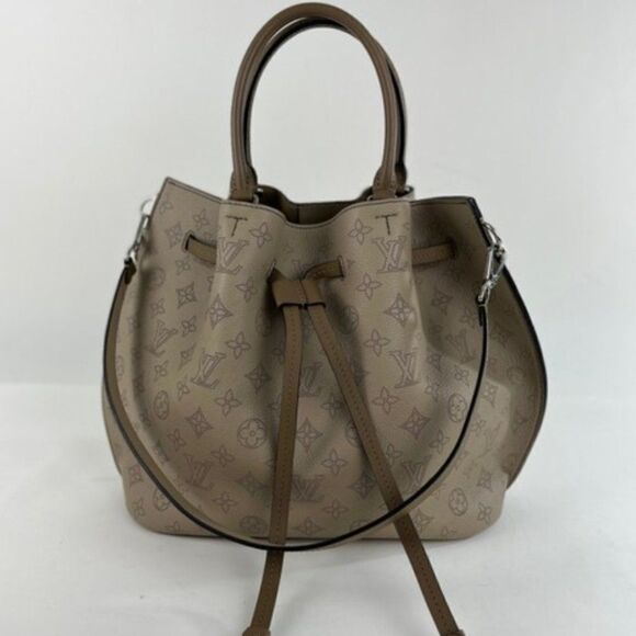 Louis Vuitton Galet Monogram Mahina Leather Girolata 2Way in Grey - Picture 4 of 13